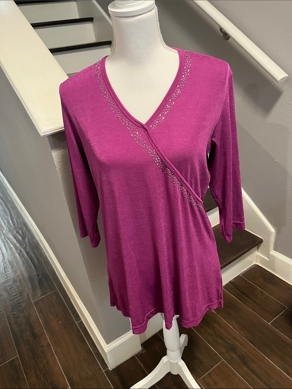 Carolyn Strauss Magenta V-Neck Tank Top Long Sleeve Rhinestones Accents. NWOT 
M